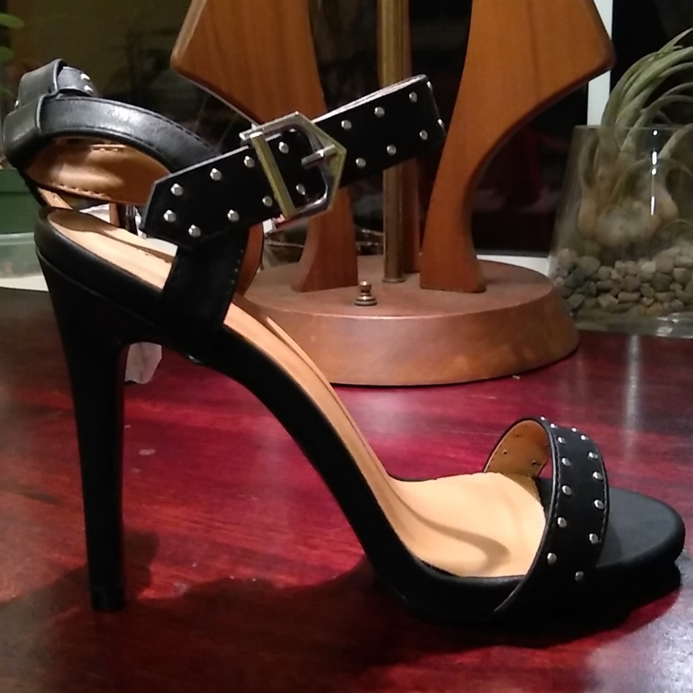 Black Stilletto Heels Size 7.5